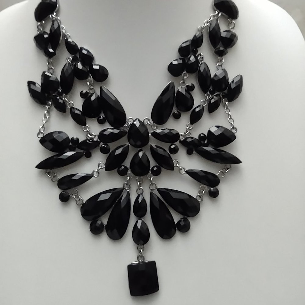 Faceted Black and Silver Tone bib necklace Plastic Layered